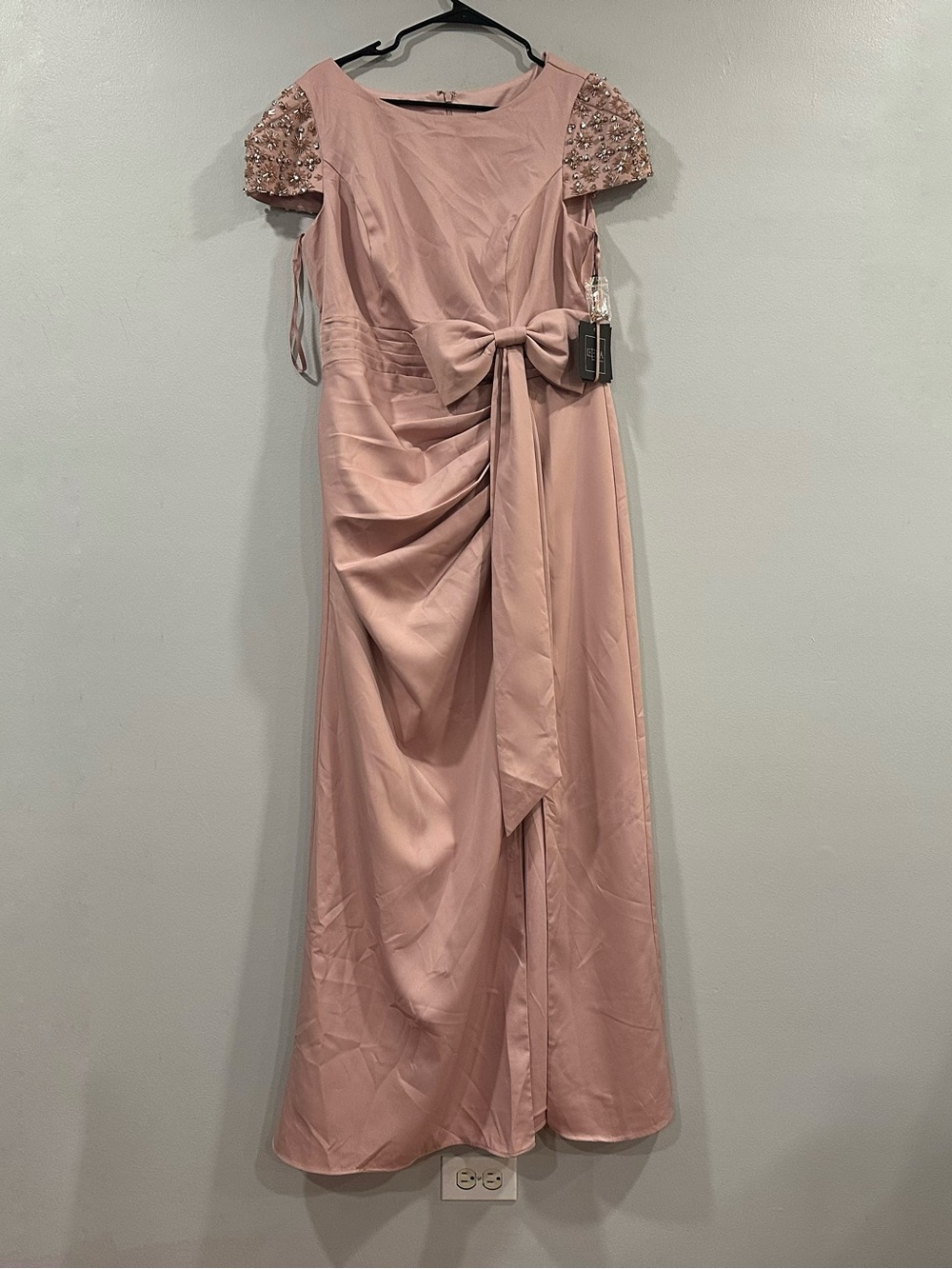 Mac Duggal 50054 Pink Beaded Cap Sleeve Crepe Gown With Bow and Slit sz 12